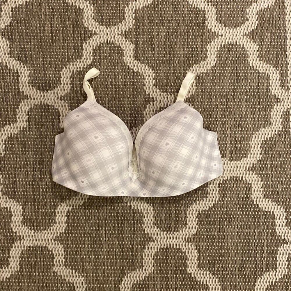 Victoria’s Secret wear everywhere wireless lightly lined bra size 38DD